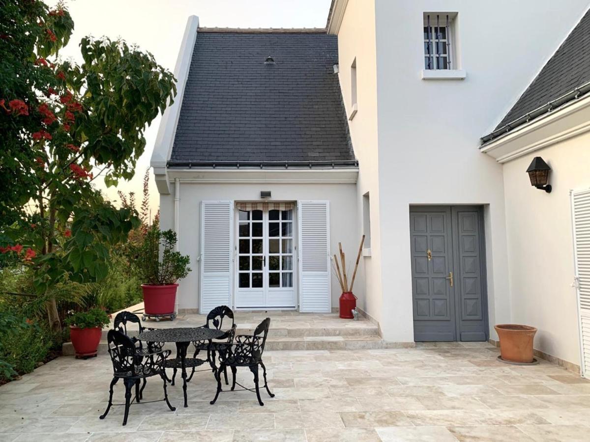 La Tour De Saint Cyr Acomodação com café da manhã Exterior foto